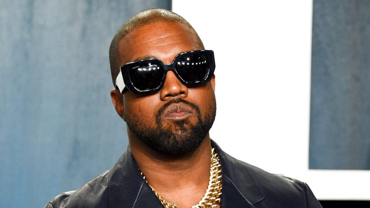 Kanye West si toglie i denti e mette delle placche in titanio : Una spesa folle di quasi 1Milione di Euro