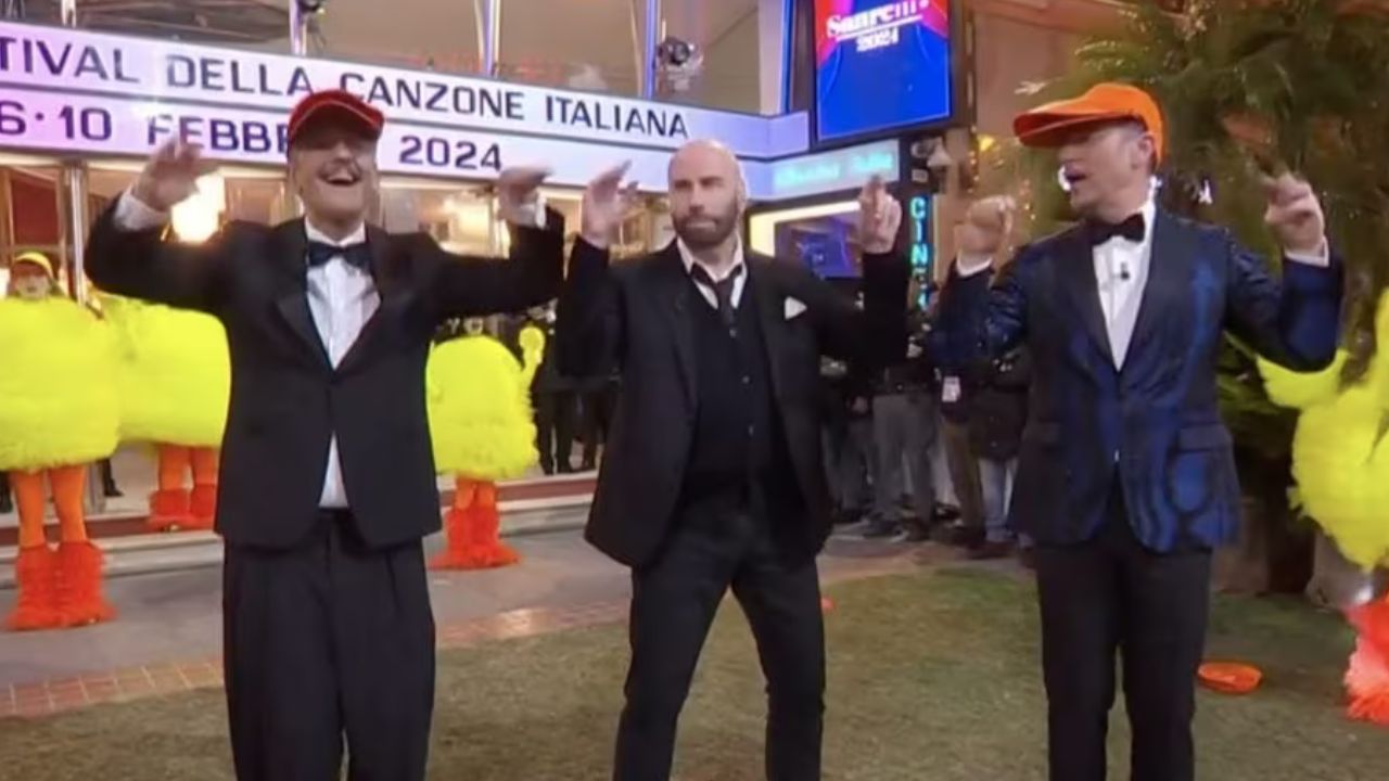 John Travolta a Sanremo: il video del “qua qua qua” è sparito da RaiPlay. Perché?