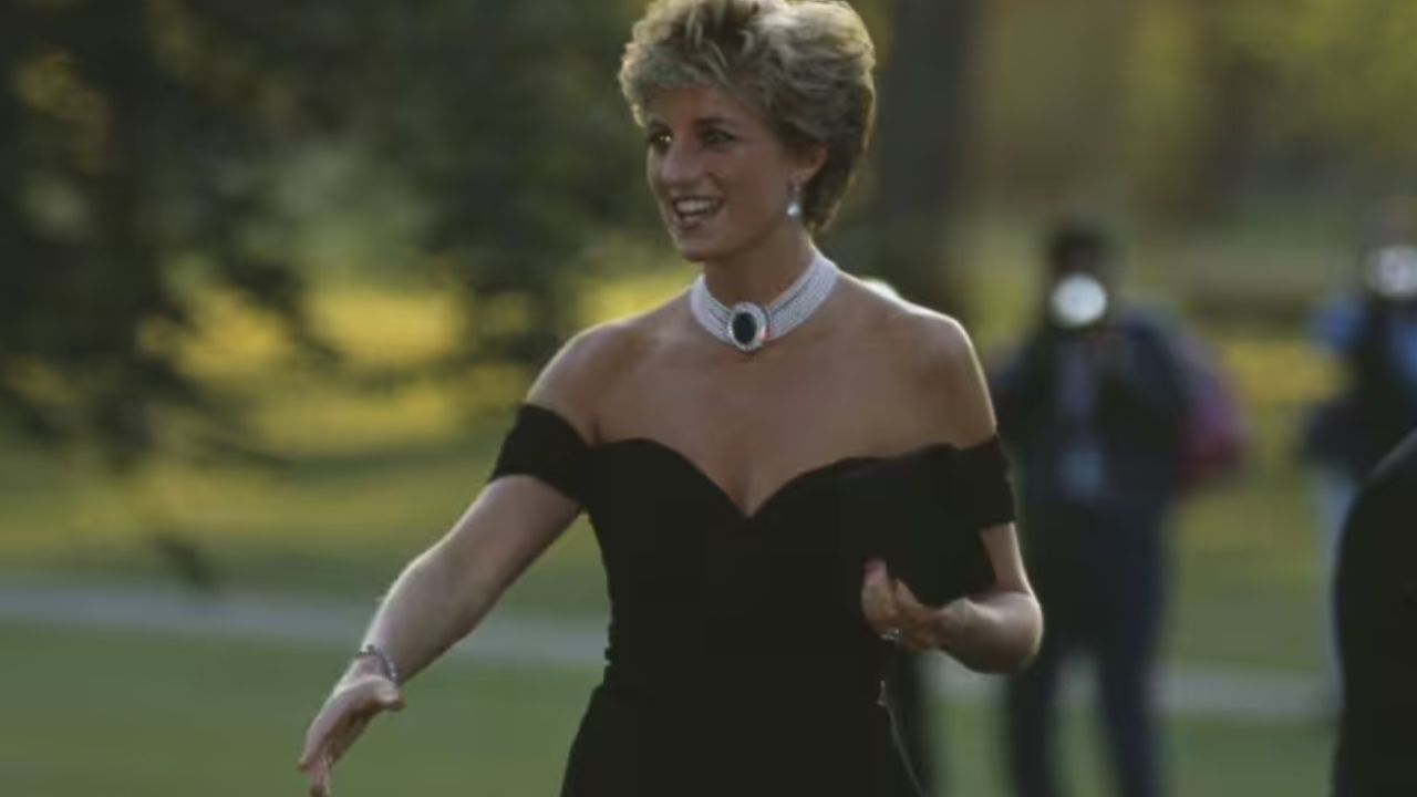 Lady Diana: Iconiche fotografie, dalla vendetta in abito al vestiario informale