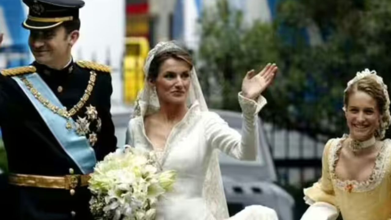Il Vestito da Sposa di Regina Letizia: Un Capolavoro di Ricami e Stile Reale