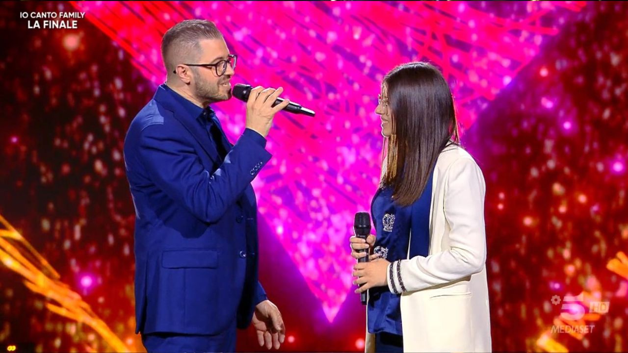 Io Canto Family: Sofia e suo padre Cristian divertono in Finale. Emozioni e lacrime